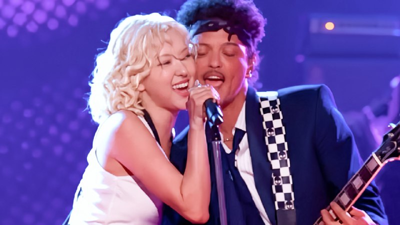 APT.格莱美开场！ROSÉ & 火星哥（Bruno Mars）-iframe (External Player - 哔哩哔哩嵌入式外链播放器)via 晨阳再升 的 bilibili 投币视频 (author