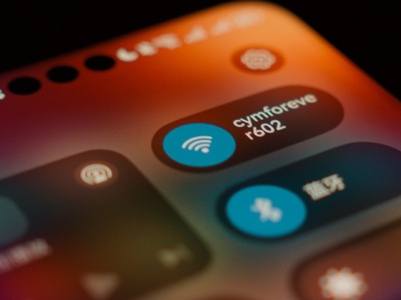 审美就是答案——鸿蒙NEXT视觉体验（无广）视觉体验 第一集 用这手机的一个月简直令人炸爆，虽然鸿蒙 NEXT 的适配速度飞快，从一个月前微信连转账都不行，到现在微信正式版推出、大部分 app 基本可用，但总有一些没适配的小角落令人抓狂！抛开情怀，不禁让我沉思鸿蒙 NEXT 究竟受众是？加之考虑到每个人使用手机的着重点大相径庭，于是我决定干脆只聊它看起来怎么样就好，恰好我也始终认为视觉是至关重要的事情