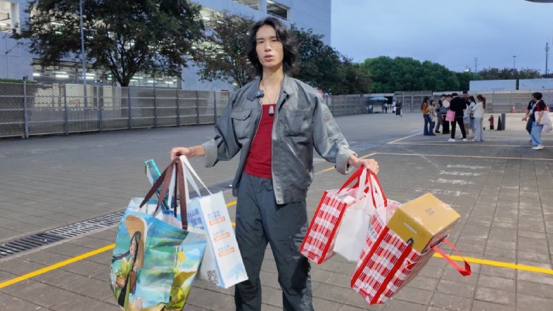 玩具展竟然薅到拿不下？只能全部送给粉丝了【万物皆可薅2.0】点赞过5w开抽，敬请关注我的最新动态！iframe (External Player - 哔哩哔哩嵌入式外链播放器)via undefined 的 bilibili 投币视频 (author